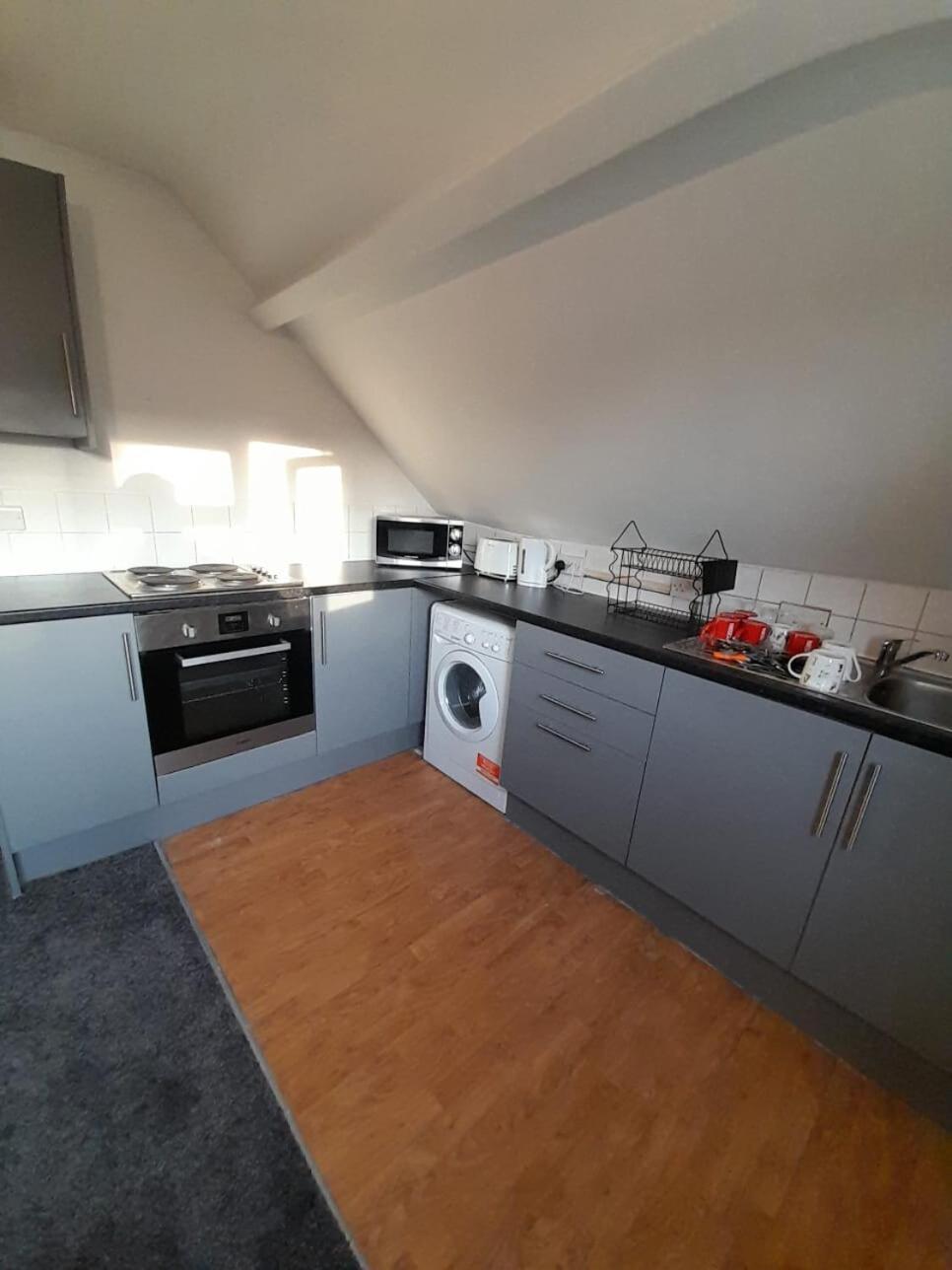 Entire Victoria Park Cardiff Apartment With Free Street Parking Bus 17 And 18 Direct To Cardiff City Centre, Fast Free Wi-Fi 외부 사진