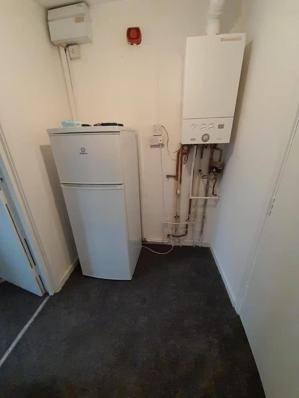 Entire Victoria Park Cardiff Apartment With Free Street Parking Bus 17 And 18 Direct To Cardiff City Centre, Fast Free Wi-Fi 외부 사진