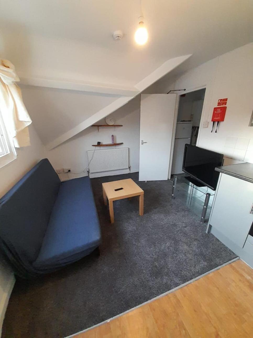 Entire Victoria Park Cardiff Apartment With Free Street Parking Bus 17 And 18 Direct To Cardiff City Centre, Fast Free Wi-Fi 외부 사진
