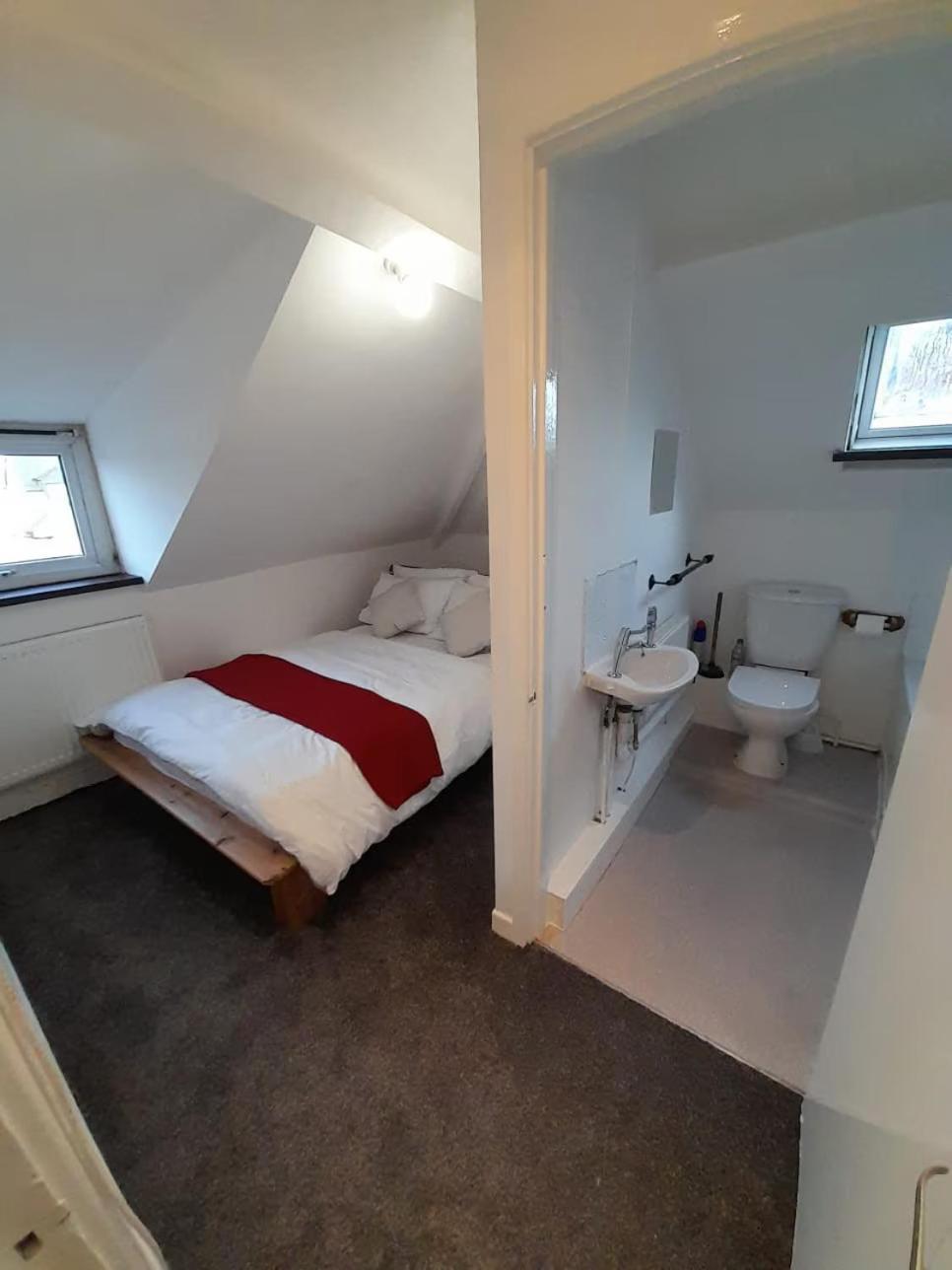 Entire Victoria Park Cardiff Apartment With Free Street Parking Bus 17 And 18 Direct To Cardiff City Centre, Fast Free Wi-Fi 외부 사진