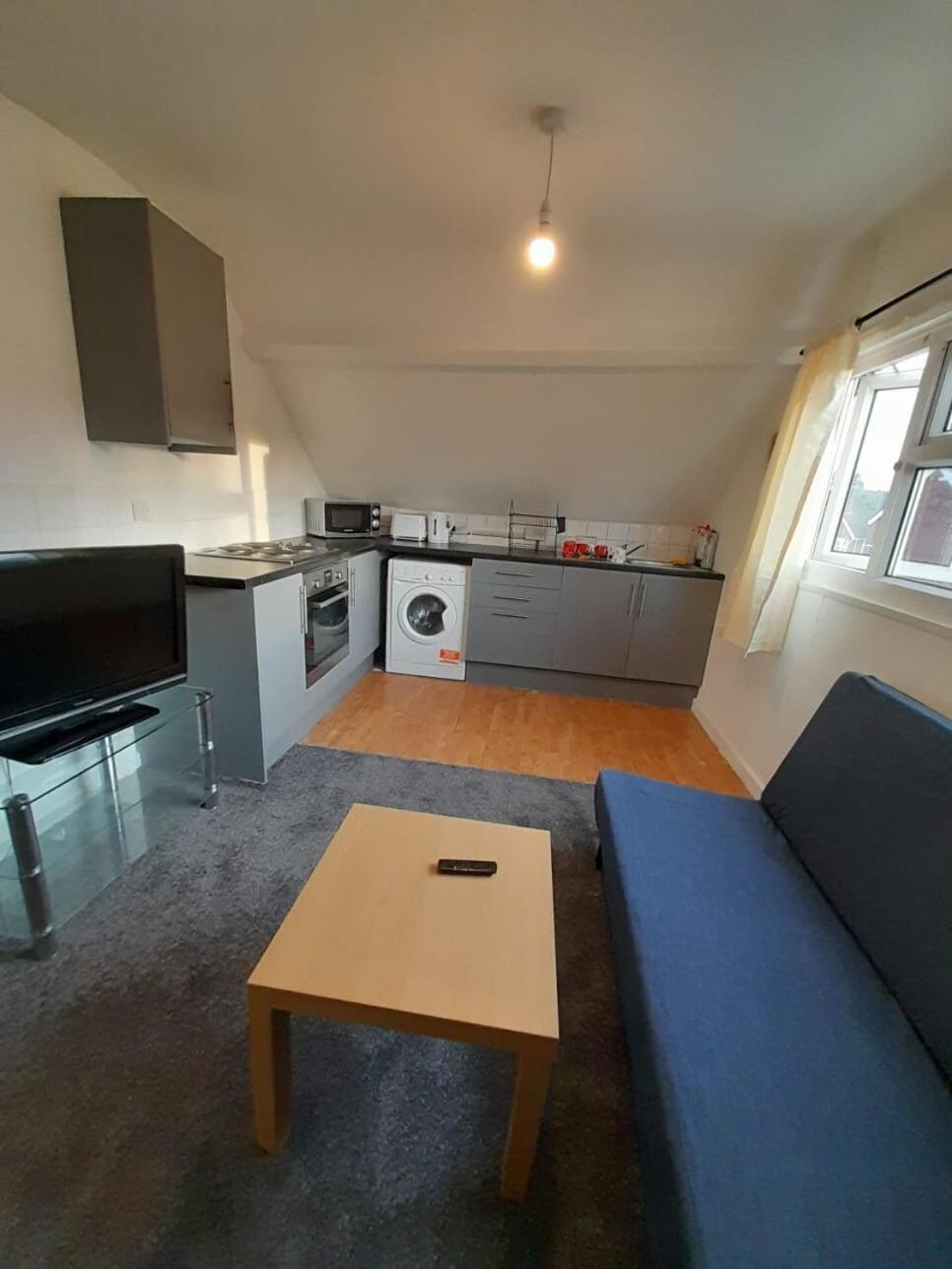Entire Victoria Park Cardiff Apartment With Free Street Parking Bus 17 And 18 Direct To Cardiff City Centre, Fast Free Wi-Fi 외부 사진
