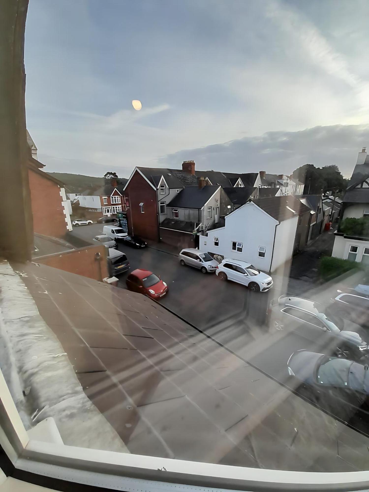 Entire Victoria Park Cardiff Apartment With Free Street Parking Bus 17 And 18 Direct To Cardiff City Centre, Fast Free Wi-Fi 외부 사진