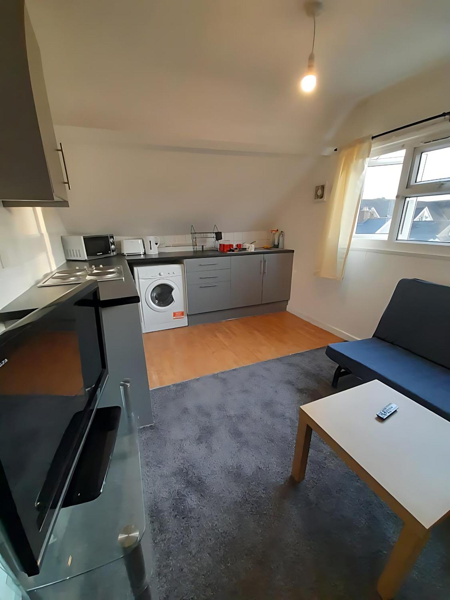 Entire Victoria Park Cardiff Apartment With Free Street Parking Bus 17 And 18 Direct To Cardiff City Centre, Fast Free Wi-Fi 외부 사진